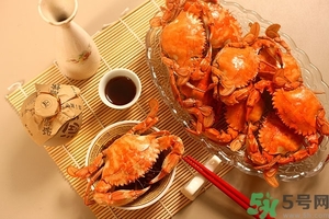 吃螃蟹可以喝紅酒嗎？吃螃蟹可以喝酒嗎？