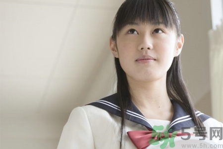 初中生女生的標(biāo)準(zhǔn)胸圍是多少？初中女生正常胸圍是多少？