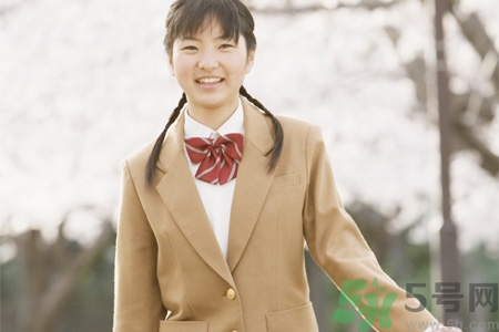 初中生女生的標(biāo)準(zhǔn)胸圍是多少？初中女生正常胸圍是多少？