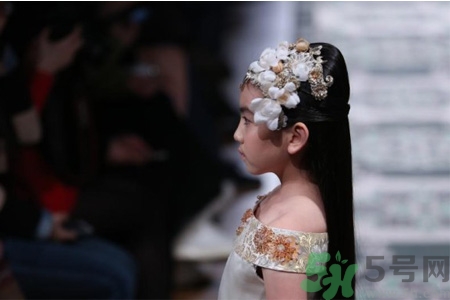 9歲女生的標(biāo)準(zhǔn)身高體重是多少？9歲女生正常身高體重是多少？