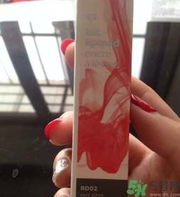 菲詩小鋪水墨絢染水潤(rùn)唇彩怎么樣？菲詩小鋪唇彩好用嗎？