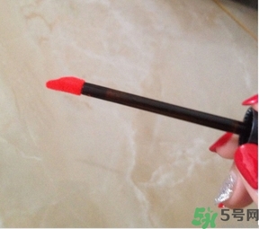 菲詩小鋪水墨絢染水潤(rùn)唇彩怎么樣？菲詩小鋪唇彩好用嗎？