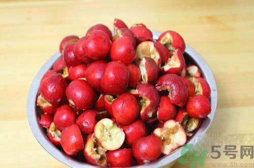 下巴長(zhǎng)痘是上火嗎？下巴長(zhǎng)痘吃什么好？
