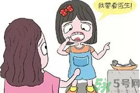 魚刺卡在喉嚨里怎么辦？取魚刺的小技巧有哪些？