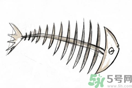 魚刺卡在喉嚨里怎么辦？取魚刺的小技巧有哪些？