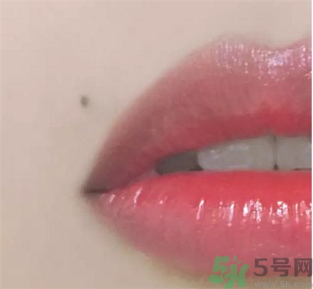 ysl黑管唇釉多少錢(qián)?ysl黑管唇釉專柜價(jià)