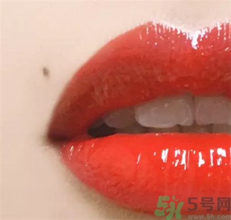 ysl黑管唇釉多少錢(qián)?ysl黑管唇釉專柜價(jià)