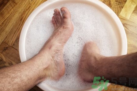 怎么治腳臭？腳臭的原因是什么？