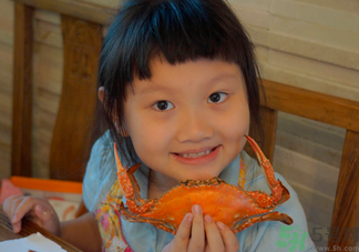 小孩吃螃蟹過敏怎么辦？小孩吃螃蟹過敏癥狀