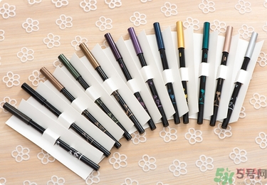 solone眼線筆怎么削？怎么推出來？
