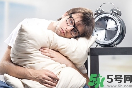 下午犯困怎么辦？犯困按摩什么穴位效果最快？