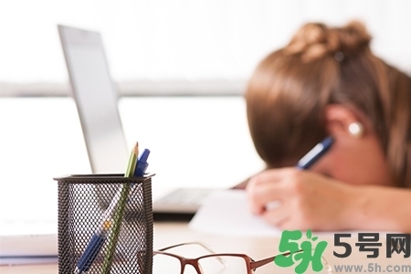 下午犯困怎么辦？犯困按摩什么穴位效果最快？