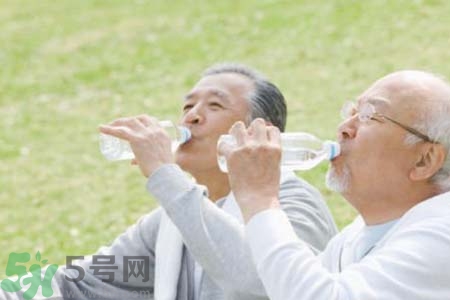喝水能預(yù)防心血管疾病嗎？什么時候喝水對身體最好？