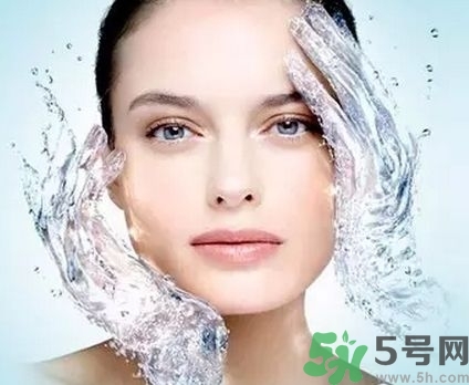 秋季補(bǔ)水效果好的護(hù)膚品有哪些？秋季補(bǔ)水的重要性