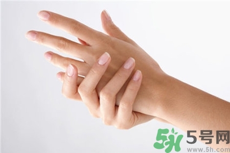 手干裂怎么回事？手干裂怎么治療？