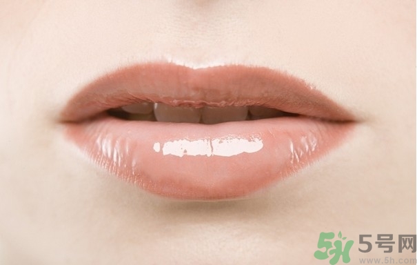 嘴唇發(fā)白是什么原因？嘴唇發(fā)白怎么調(diào)理女人