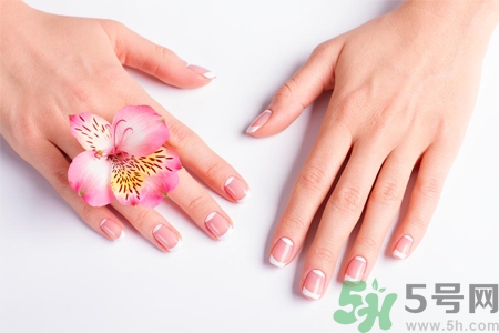 手部如何護(hù)理？秋季怎樣預(yù)防皮膚干燥？