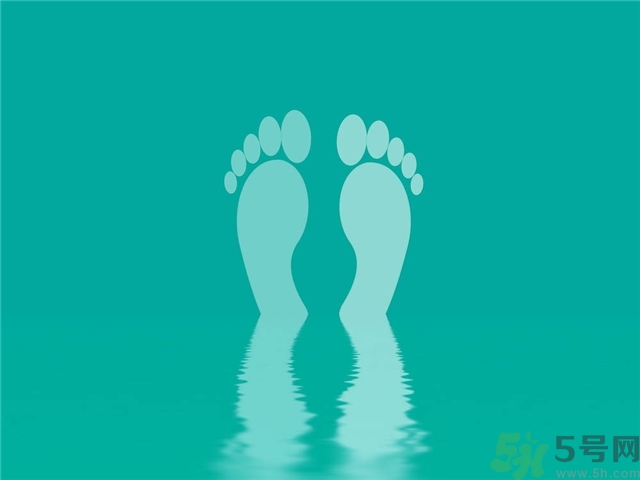 腳拇指外翻遺傳嗎？腳拇指外翻怎么矯正？