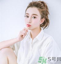 皮膚不白的人染什么顏色的頭發(fā)？頭發(fā)顏色怎么選擇？