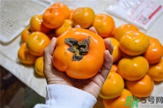 柿子和螃蟹一起吃有毒嗎？柿子不能和什么同食？
