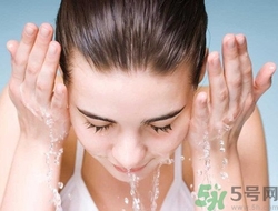 用檸檬水洗臉好嗎？怎么用檸檬水洗臉