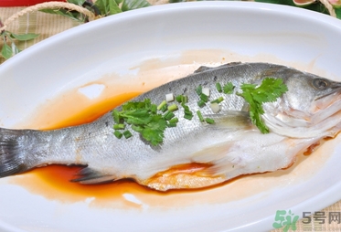 鱸魚和南瓜可以一起吃嗎？鱸魚和南瓜一起吃會中毒嗎？