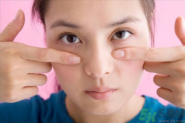 天生腫眼泡怎么消除？天生腫眼泡怎么辦？