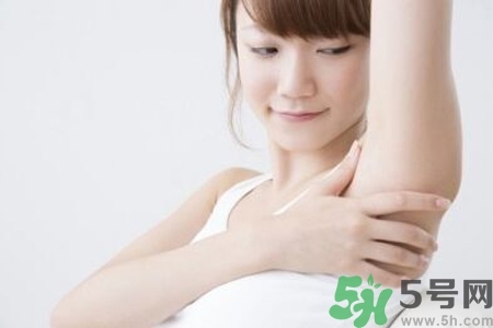 腋毛為什么會變色？腋毛上有白色附著物怎么回事？
