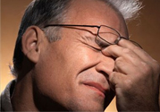 眼睛干澀是什么原因？眼睛干澀用什么眼藥水？