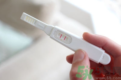 受孕成功后有什么癥狀？早孕試紙一深一淺是懷孕了嗎？