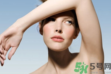 腋毛為什么會變色？腋毛上有白色附著物怎么回事？