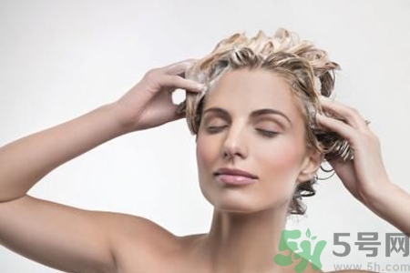掉頭發(fā)和洗發(fā)水有關系嗎？掉頭發(fā)用什么洗發(fā)水好？