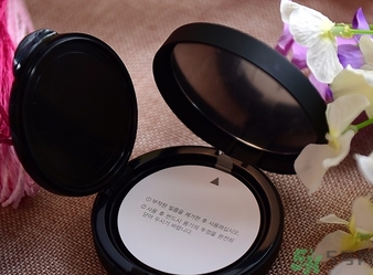 w.lab雪花氣墊黑色款怎么樣？w.lab雪花氣墊黑色和白色區(qū)別？