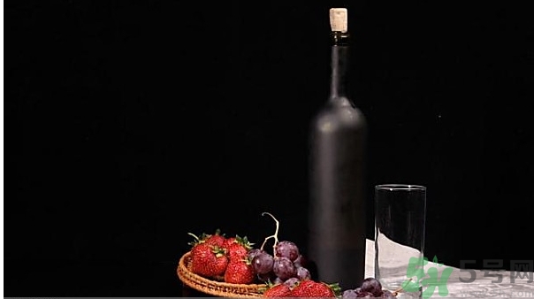 葡萄酒可以用塑料瓶裝嗎？自釀葡萄酒用什么裝比較好？