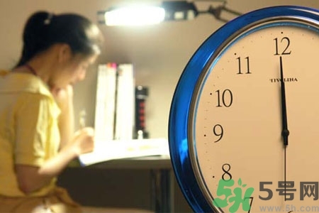 熬夜對(duì)青少年有什么影響？熬夜對(duì)青少年的危害是什么？