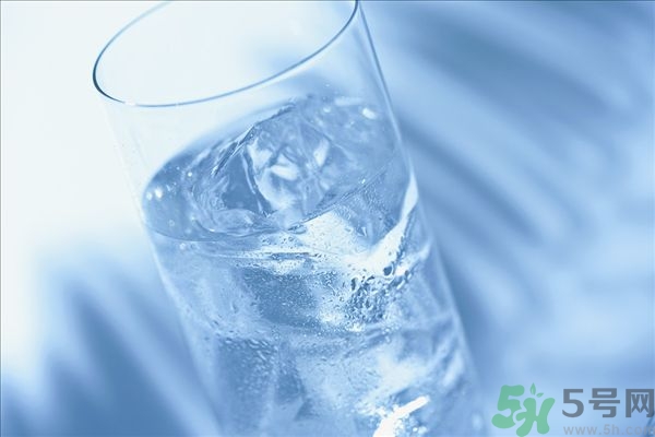 皮膚太干燥怎么辦？皮膚太干燥補水最好的方法如下