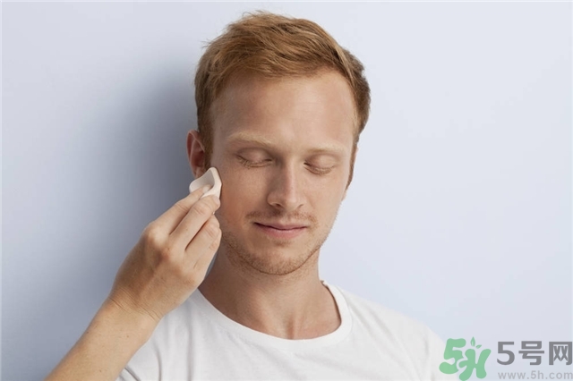皮膚差的男生怎么洗臉？皮膚差的男生晨起不能用清水洗臉