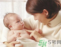 給寶寶斷奶寶寶哭的厲害怎么辦？給寶寶斷奶的正確方法