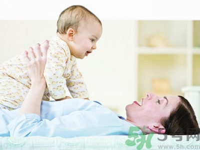母乳喂養(yǎng)的好處有哪些？母乳喂養(yǎng)怎么知道寶寶吃飽了沒？