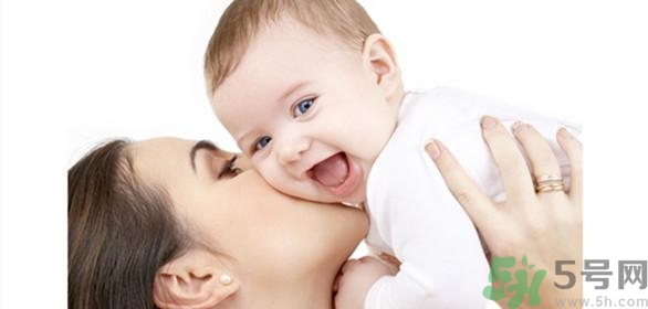 母乳喂養(yǎng)的好處有哪些？母乳喂養(yǎng)怎么知道寶寶吃飽了沒？