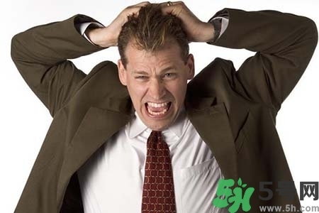 頭發(fā)油膩掉發(fā)怎么辦？頭發(fā)油膩掉發(fā)怎么回事？