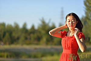 頭發(fā)枯黃稀少怎么辦？頭發(fā)又黃又少怎么辦？