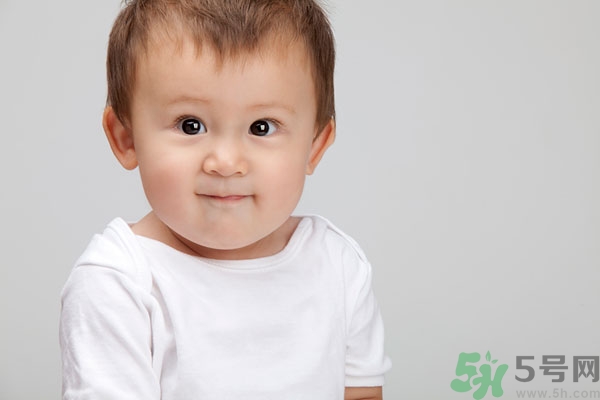 寶寶掉頭發(fā)是什么原因？寶寶掉頭發(fā)是怎么回事？