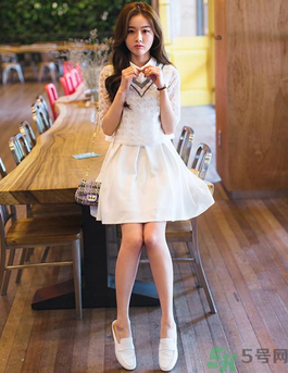 十月份可以穿裙子嗎？十月份穿什么衣服合適？