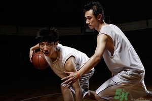 打籃球崴腳了怎么快速恢復(fù)？打籃球腳崴了腫了怎么辦？