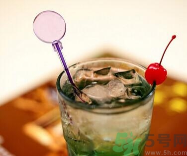 孕婦能喝碳酸飲料嗎？孕婦喝碳酸飲料對胎兒有影響嗎？
