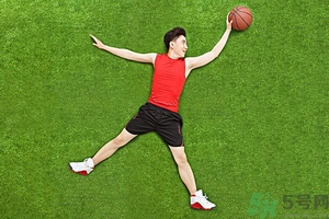 打籃球腿抽筋怎么辦？打籃球小腿抽筋怎么辦？