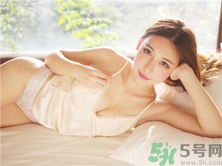 處女第一次緊張?jiān)趺崔k？處女第一次都會(huì)出血嗎？