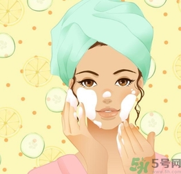 敷完面膜要用洗面奶洗臉嗎？敷完面膜可以用清水洗臉嗎？