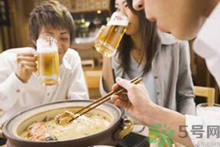 吃火鍋能喝啤酒嗎？吃火鍋喝啤酒對(duì)身體好嗎？